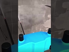 Die MYUAV-Drohne reinigt die Außenwände.