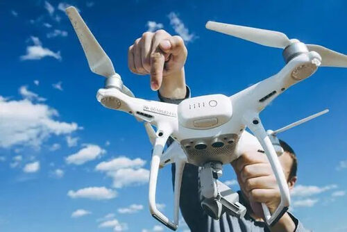 Aktuelle Unternehmensnachrichten über Diese "intelligenten" Entwürfe auf Drohnen zeigen die außergewöhnliche Natur der Wings der Technologie