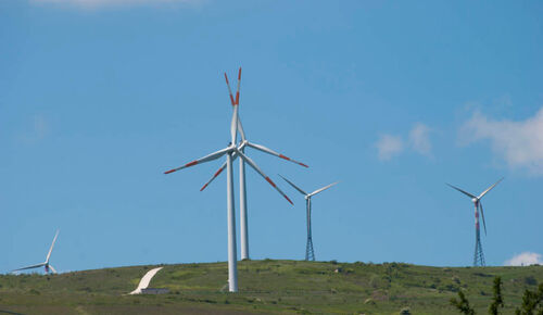 Aktuelle Unternehmensnachrichten über FC30X angeschlossene Drohne, Windkraftreinigungslösung