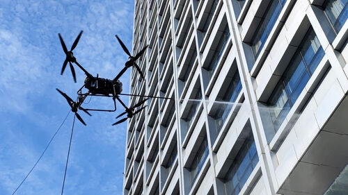 Aktuelle Unternehmensnachrichten über MYUAV FC30X Doppelgebundene 120 Meter hohe Reinigungsdrohne