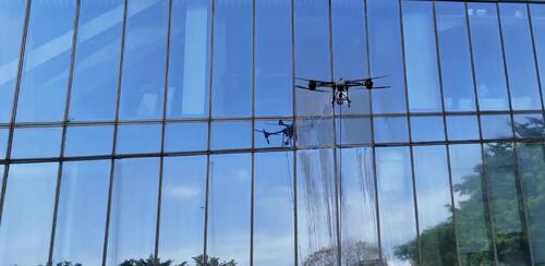 Aktuelle unternehmensnachrichten über MYUAV UAV praktische Anwendung: effiziente Reinigung der Vorhangwand des Gebäudes Shenzhen Hanjing
