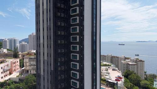 Aktuelle unternehmensnachrichten über MYUAV Doppel-Seil-Drohne reinigte effizient die komplexe Vorhangfassade des Duoli-Gartens in Hongkong, und die umweltfreundliche Reinigung fand großen Anklang.