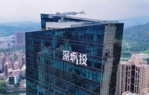 Aktuelle Unternehmensnachrichten über Shenzhen Chengtou Tower erhält High-Tech-Facelift durch MYUAVs Dual-Tether-Reinigungsdrohnen
