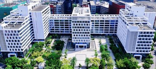 Aktuelle Unternehmensnachrichten über Fassadenreinigung am Tsinghua Unisplendour Information Port: Ein Schritt in Richtung standardisierter Höhenarbeiten